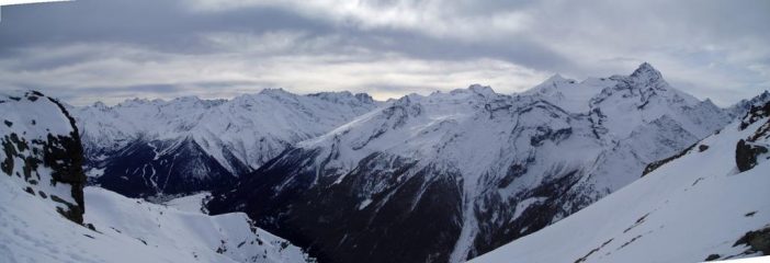panoramica con i gruppi Patri', granparadiso e grivola