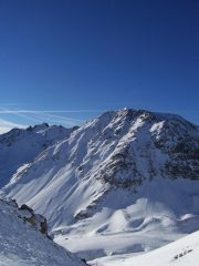 La via(foto vecchia con canale povero di neve)