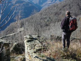 uno sguardo dalla betassa verso il castello di pertia