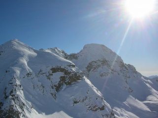 Il Corno Rosso ed, in primo piano, la quota 2794m dalla quota 2728m.