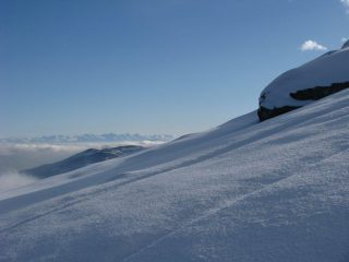 ...Neve e Marittime sullo sfondo...