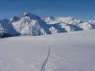 Verso il cucuzzolo finale con sfondo su Parrachèe e Chasseforet