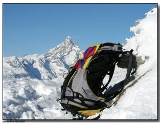 In punta col Bietschhorn sullo sfondo.