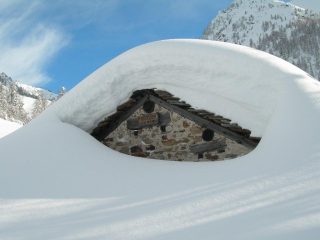 sommersa dalla neve