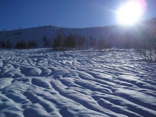 le rigole da pioggia sopra al parcheggio