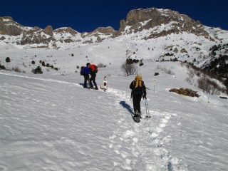 Arrivando a Pian Rosso il Mongioie dietro
