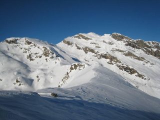 Sullo sfondo la cima di Bonze