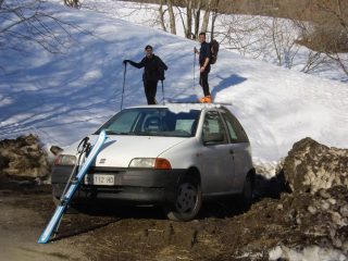 Emilio sul tetto della mia auto, cose da non credere ....