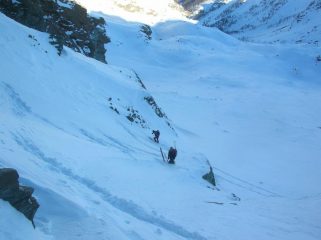 Il passaggio all' estremità nord della barra rocciosa.