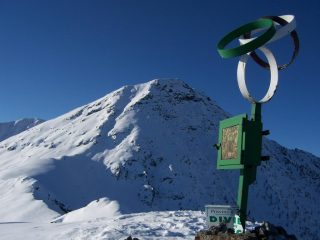 la punta con sfondo il civrari