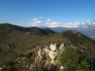 A sinistra la Punta di Vegliasco e il crinale da percorrere
