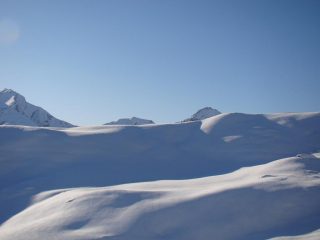 In lontananza i pendii di salita....