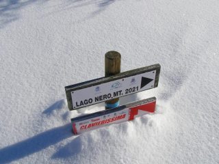 Non credo sia un cartello per nani...