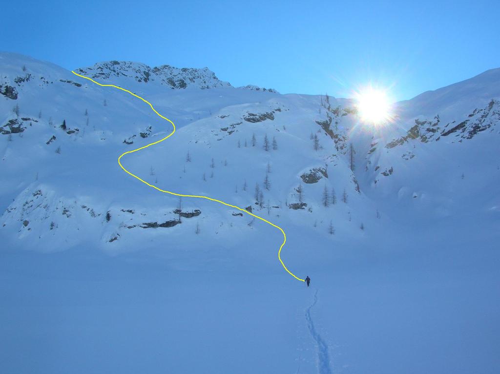 Tratto di itineraio dal fondo del pianoro di Chenessy alla cresta che scende verso nord dalla quota 2672m della Costiera di Lesiney.