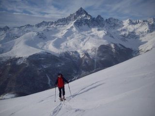 il Monviso veglia sulla salita