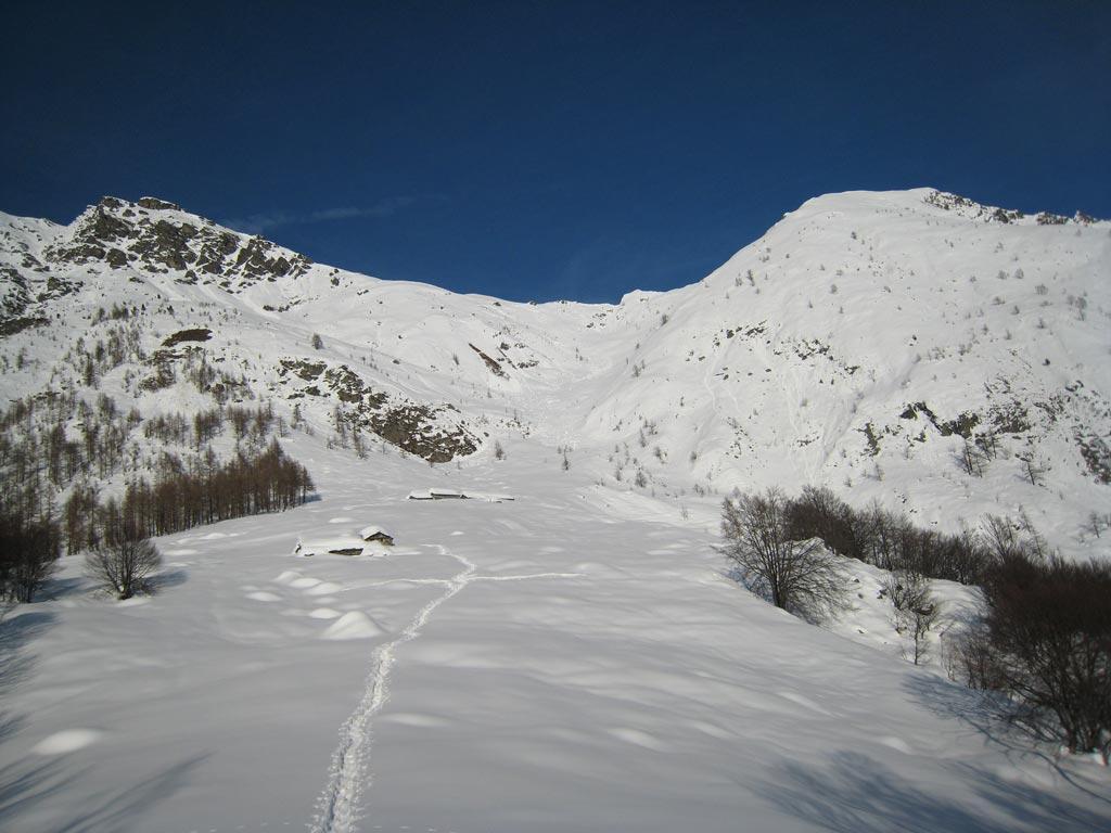 Monte Doubia a sx,cima d'Attia a dx ed al centro il colle d'Attia