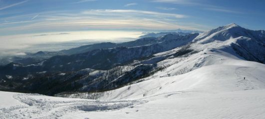 Monte Soglio e pianura nella nebbia