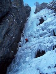 Il Pota all'attakken del nostro primo, freddissimo, tiro sul ghiaccio di Kandersteg