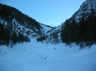 Il basso Vallone di Ponton dal pianoro al suo termine.