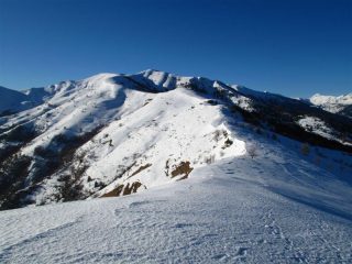 Dal Prearba la dorsale da percorrere verso il Monega