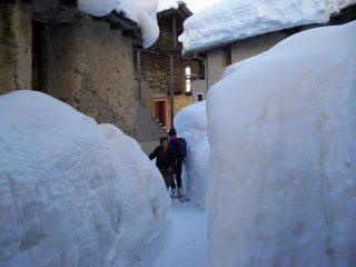 S.Gottardo:i buon Ciolly tiene conferenza con i locali.