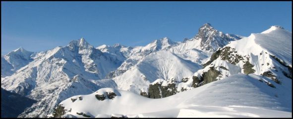...a Sx Rocciamelone, in centro-sx Monte Lera a dx la Bella Torre d'Ovarda...
