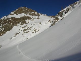 Il canalone di discesa dal Colle di Vameà (2590m) nella Comba di Verdona.