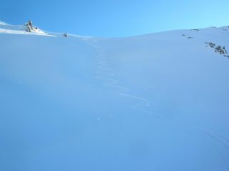 I pendii che dal Colle di Vessona (2789m) scendono nella comba omonima.