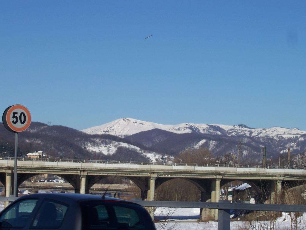 la collina vista dal casello di Busalla