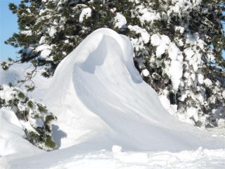 Onde di neve giochi del vento