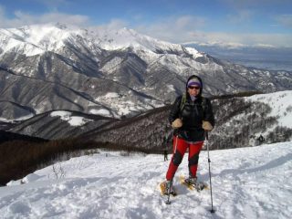 Poco sotto la punta, sullo sfondo la Bisalta
