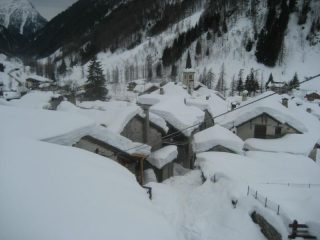 ,,,binco su bianco..., sui tetti di Carcoforo