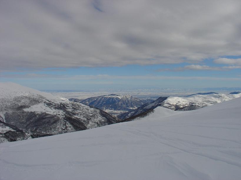 al centro il monte bracco