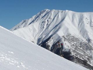 enrico sul ripido pendio finale