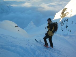 Dalla Bassa di Bonze il valloncello di discesa con al fondo la quota 2115m.