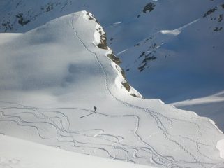 Lungp il classico itinerario che sale alla Cima Bonze dal Vallone di Scalaro.
