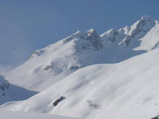 A sinistra  della Rubbia il colletto ovest del Gr Munt