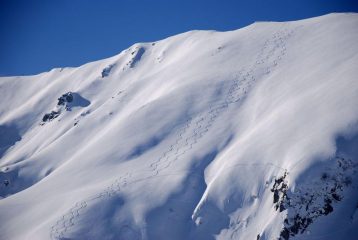 le invitanti tracce di discesa dal versante E del Grifone