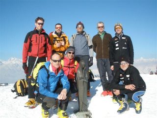 In cima il gruppo riunito