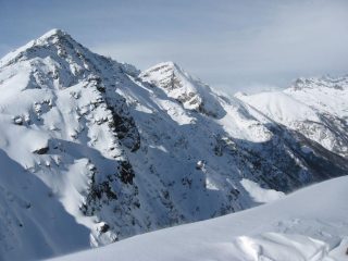 Dalla cima, panorama su M. Tovo e M. Tovo Piccolo ben innevati