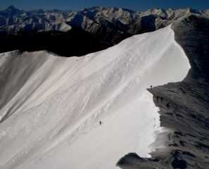 Cornice e pendio di salita