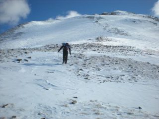Sergio inizia la salita finale