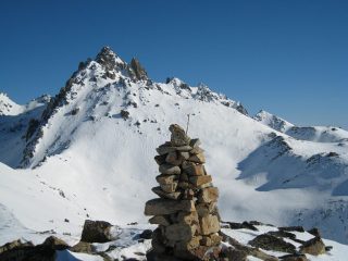 Vetta del Roccio Russo con cima delle lobbie sullo sfondo