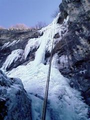 la cascata vista dal canale