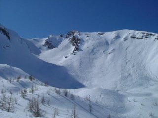 cima lose a sx con diverse valanghe