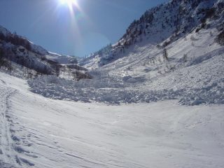 vallone di salita con enorme valanga