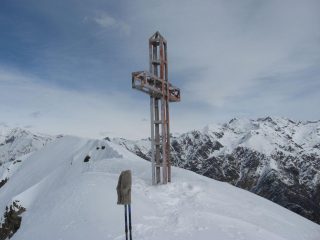 La croce e la vetta
