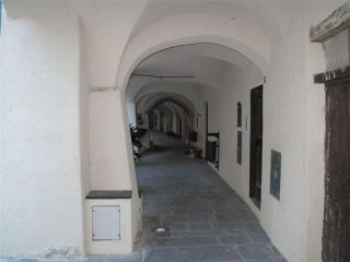 Sotto i portici di Zuccarello
