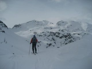 vista dalla boc. di Gattascosa: cima d'Azoglio a sx del colletto e Tschavinerhorn a dx