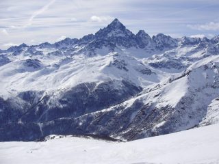 Il Gruppo del Moviso dalla cima e i pendii di discesa
